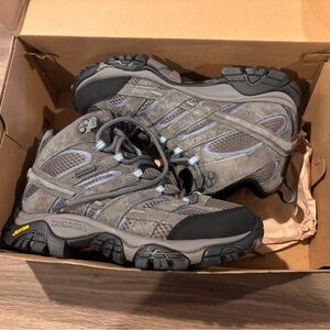 Moab 2 Mid Waterproof Hiking Boots Women's Size  7.5 Granite